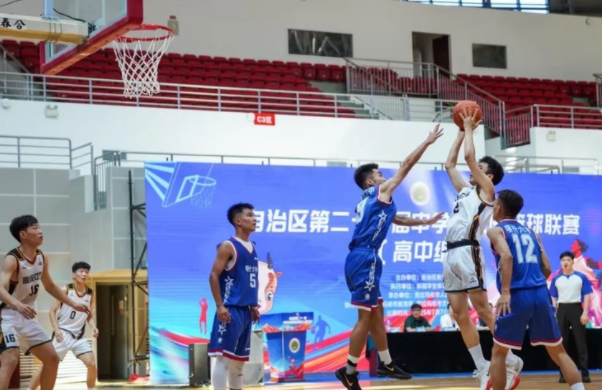 赛场跳动的身影学校操场上练习的孩子一起构成最生动的城市画卷