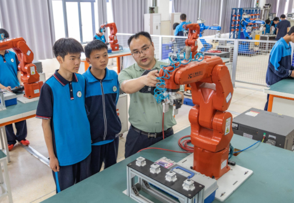 承担工业园区技术人才培育构建基于大模型的产教供需对接渠道 承担工业园区技术人才培育构建基于大模型的产教供需对接渠道